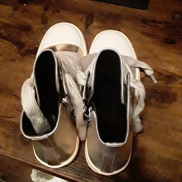 NWOT Women's Sz 9 Gold & Silver Lace Up Zipper Boot - Picture 8 of 10